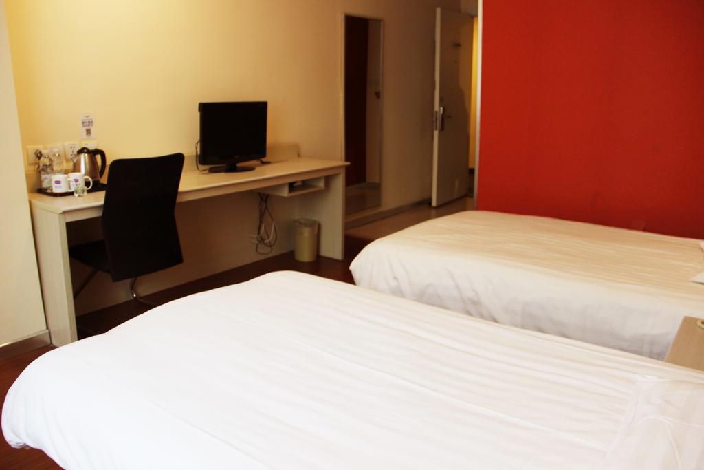 ناننينغ Gold Mine Express Hotel الغرفة الصورة